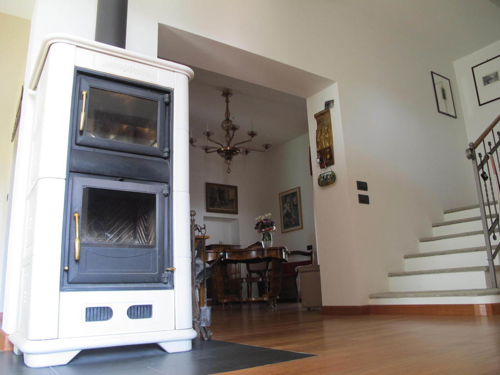 Villa Emilia Castronno Bagian luar foto