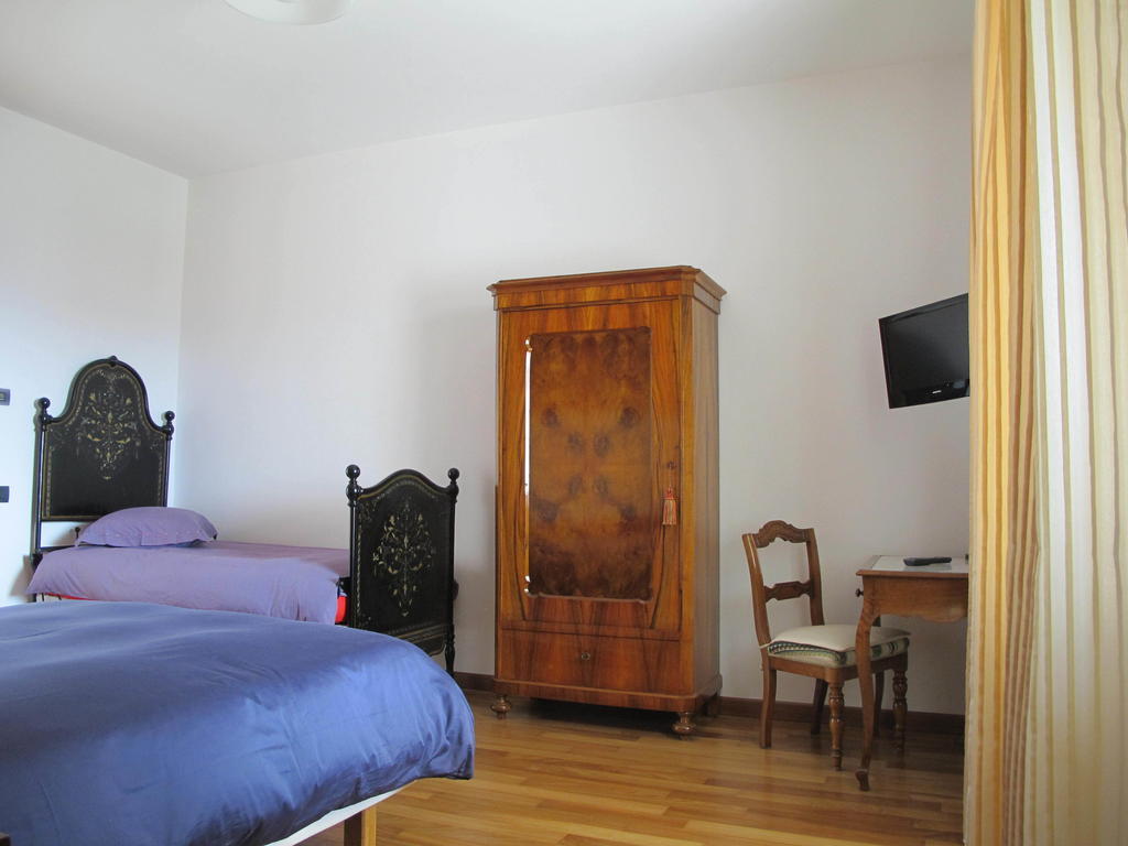 Villa Emilia Castronno Bagian luar foto