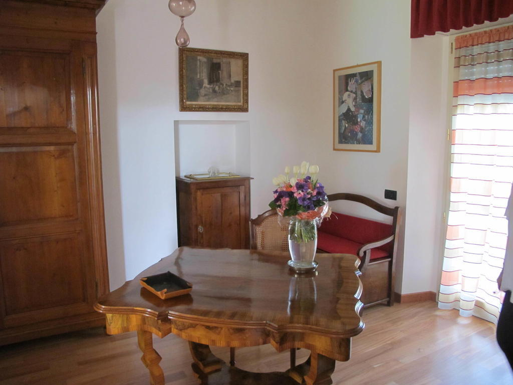 Villa Emilia Castronno Bagian luar foto